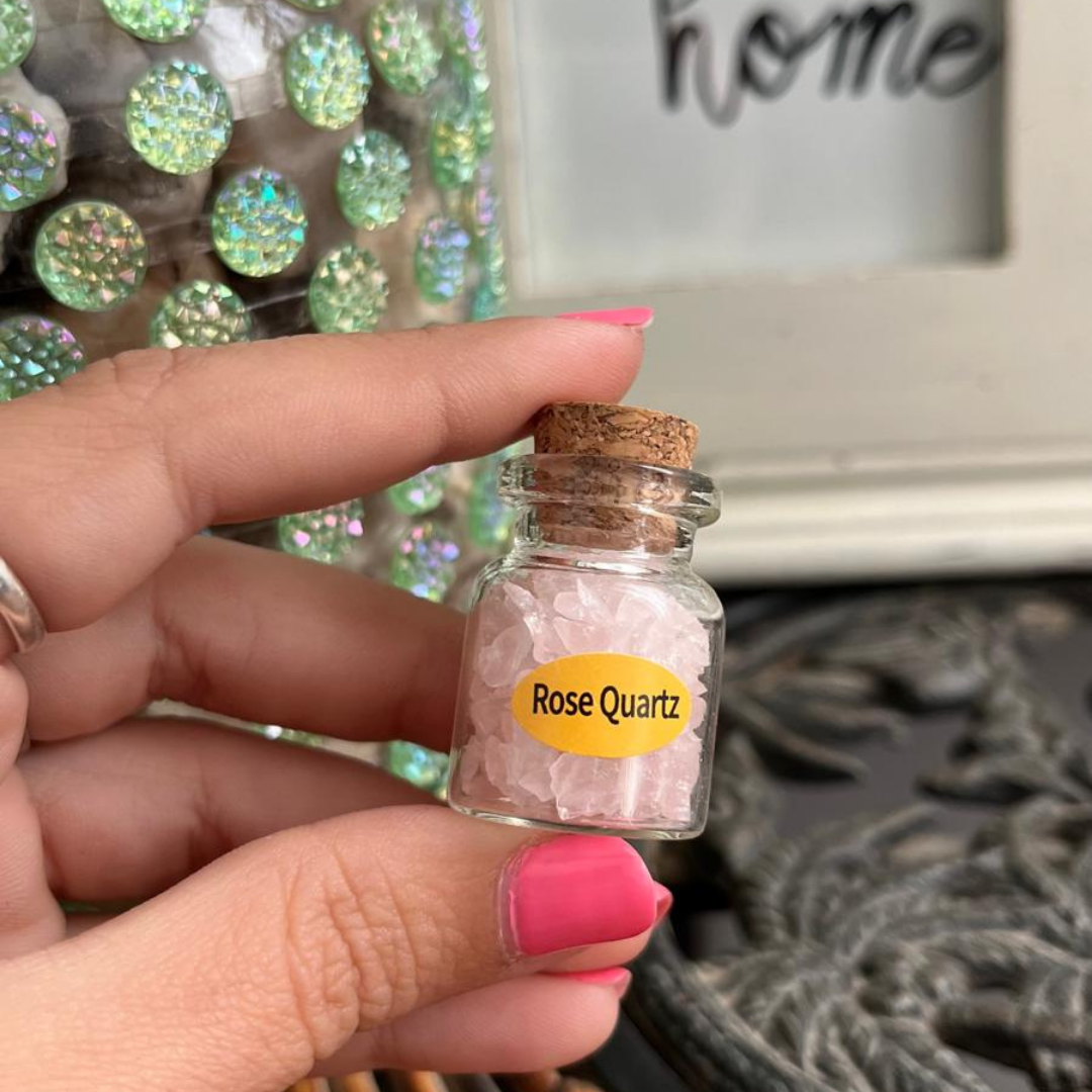 Frasco con Chips de Cuarzo Rosa