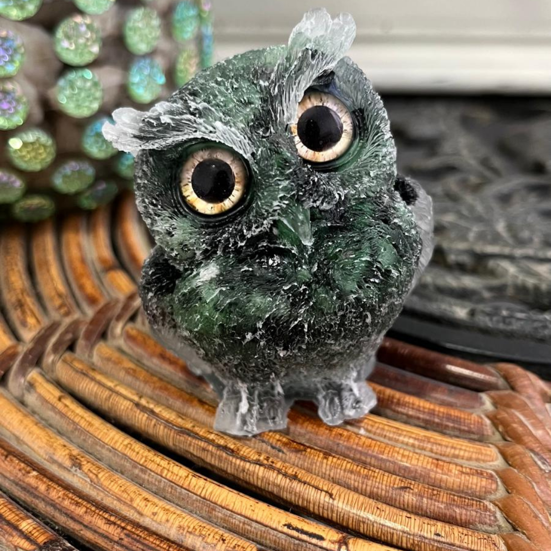 Búho de Gaia (Zoisita y Rubí)