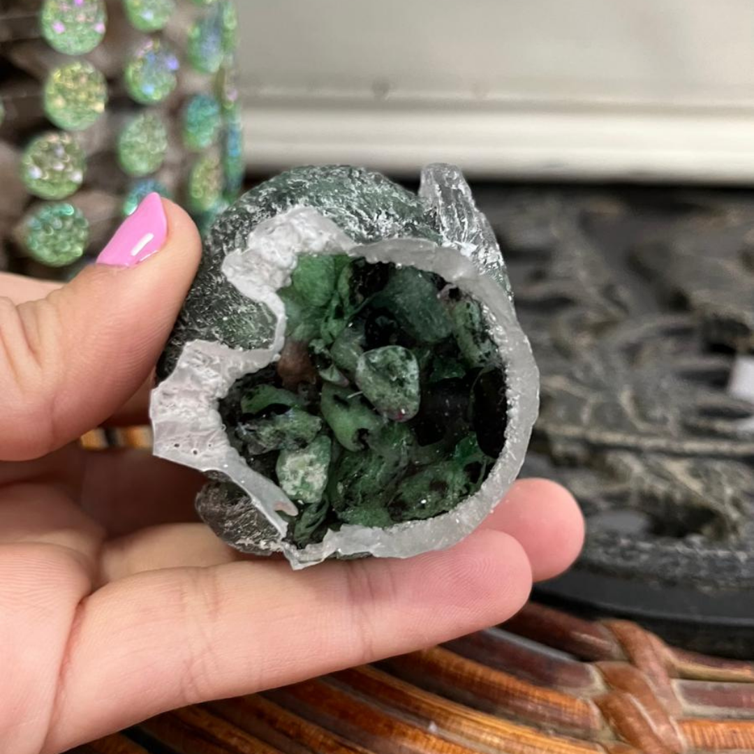 Búho de Gaia (Zoisita y Rubí)