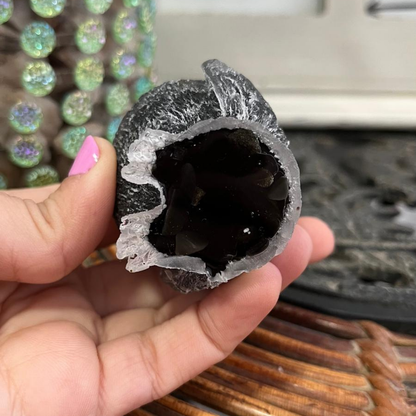 Búho de Fuego (Coral Rojo, Ágata Negra y Turmalina Negra)