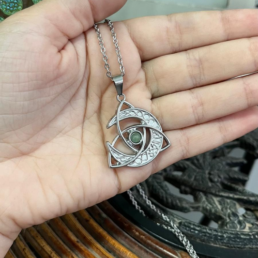 Collar Triqueta Luna Aventurina Verde Acero