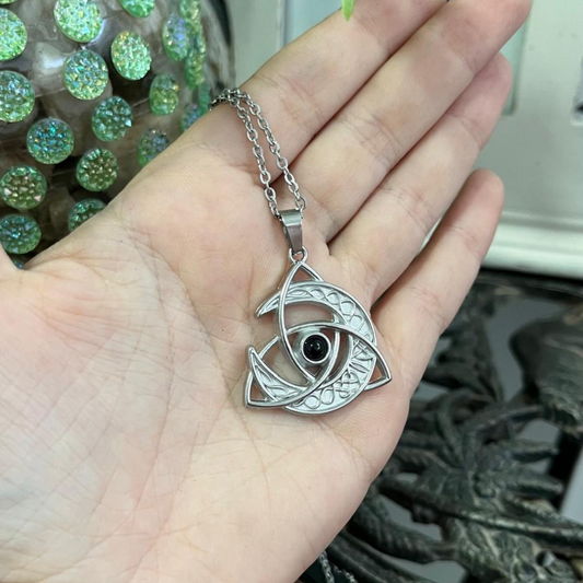 Collar Triqueta Luna Ónix Acero
