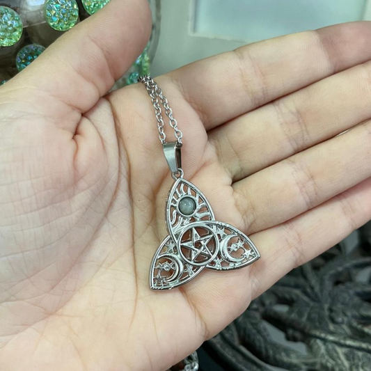 Collar Triqueta Luna Labradorita Acero