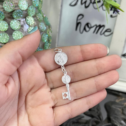 Colgante San Judas Tadeo y Llave San Benito Plata