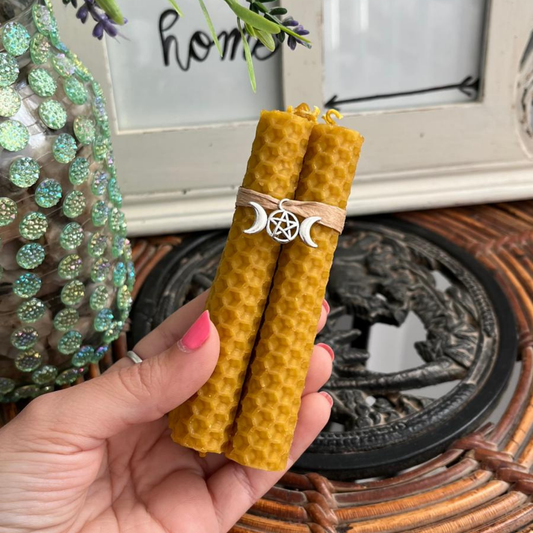 Velas de Miel con Colgante de Triple Luna