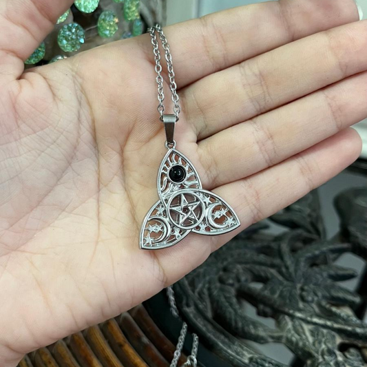 Collar Triqueta Luna Ónix Acero